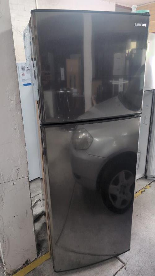 Second-hand Samsung 230L Top Mount Fridge