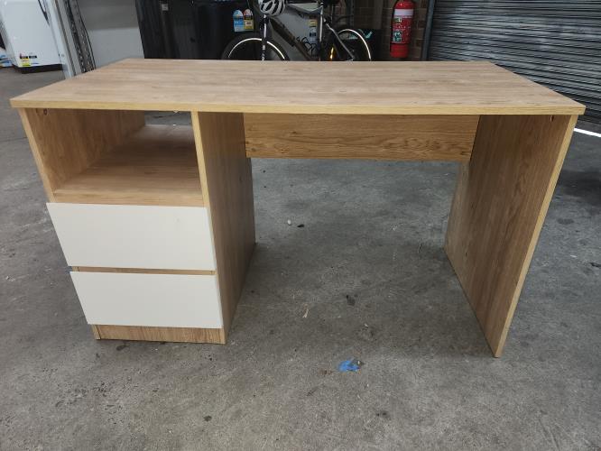 Second-hand Desk - Photo 1)