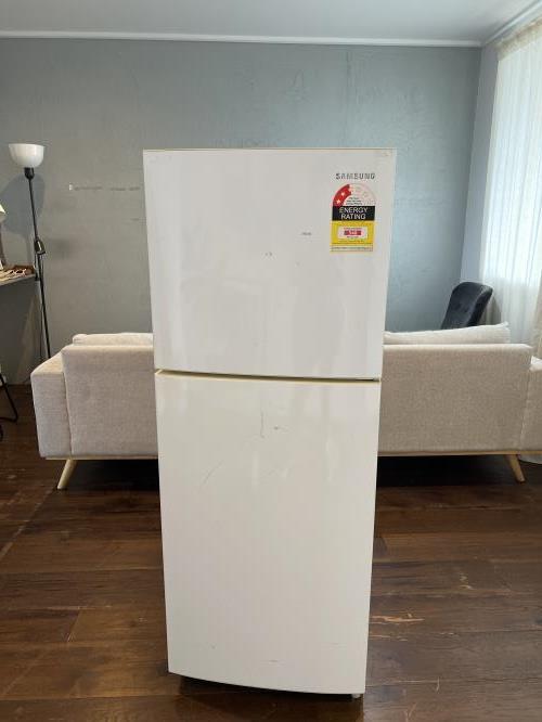 Second-hand Samsung 216L Top Mount Fridge