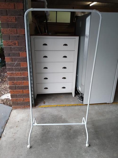 Second-hand Clothes Hanging Rail