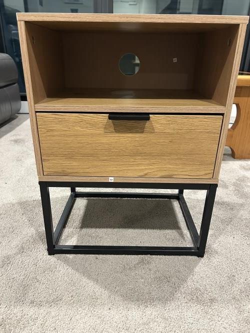 Second-hand Bedside Table - Photo 1)