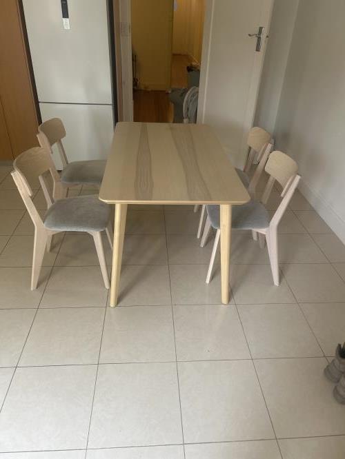 Second-hand Dining Table with 4 Chairs - Photo 1)