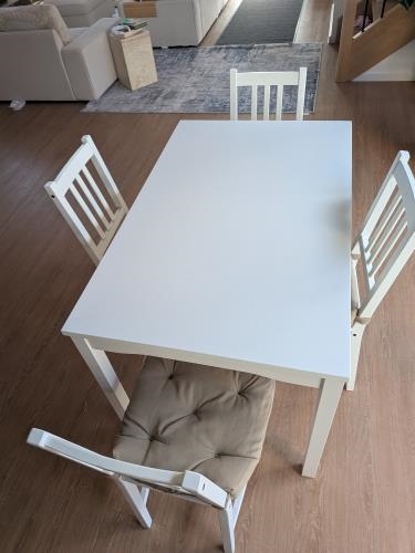 Second-hand Dining Table with 4 Chairs - Photo 1)