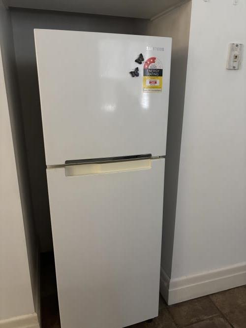 Second-hand Samsung 255L Top Mount Fridge
