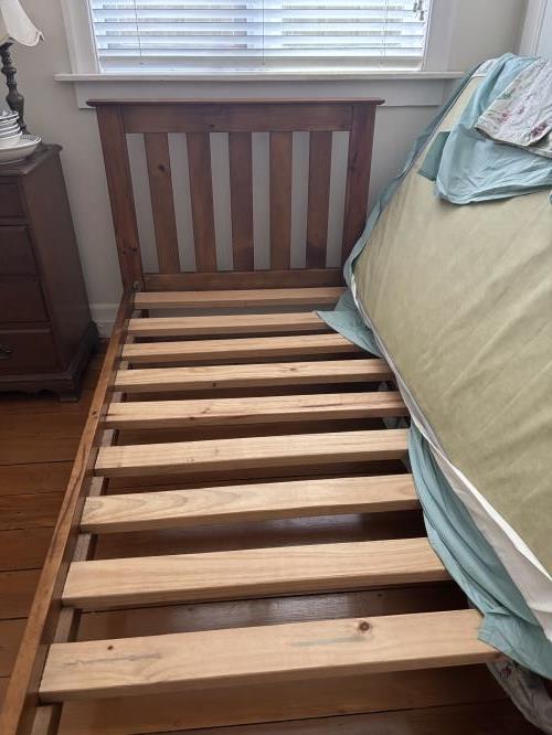 Second-hand Single Bed Frame - Photo 1)