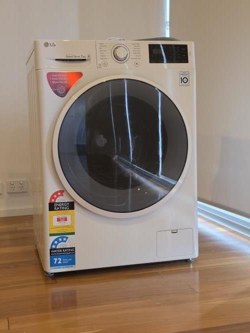 Second-hand LG 7kg Front Load Washing Machine - Photo 1)