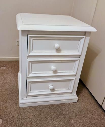 Second-hand Bedside Table - Photo 1)