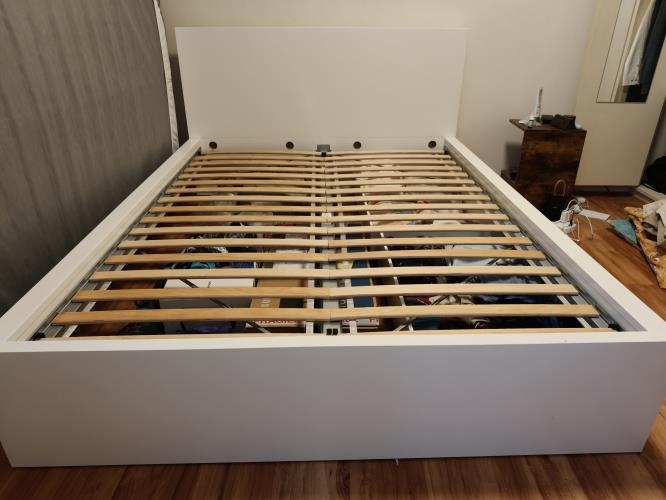 Second-hand IKEA Malm Queen Bed - Photo 1)