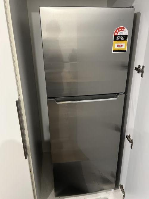 Second-hand Chiq 202L Top Mount Fridge - Photo 1)