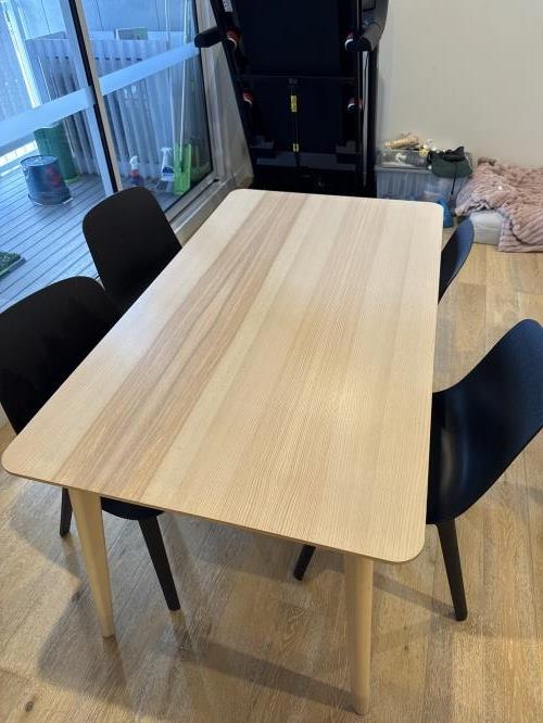 Second-hand IKEA Dining Table with 4 Chairs - Photo 1)