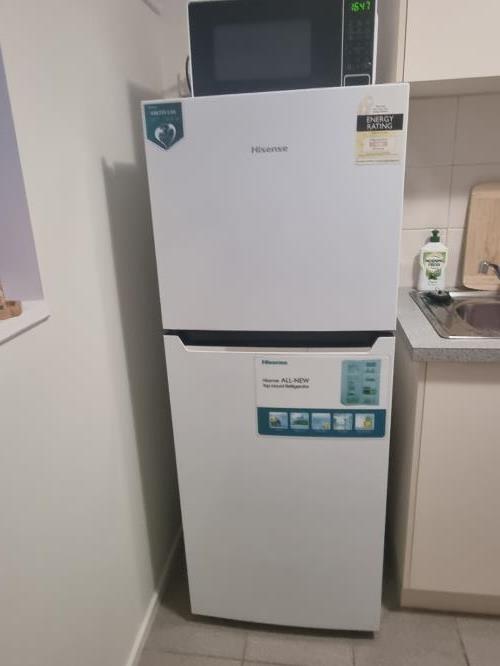 Second-hand Hisense 230L Top Mount Fridge