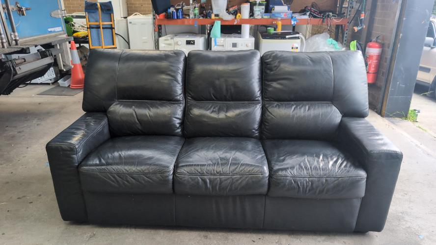 Second-hand Three Seater Couch - Photo 1)