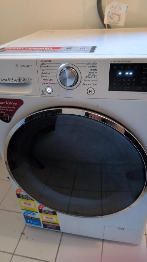 Second-hand LG 9kg / 5kg Washer-Dryer Combo - Photo 1)