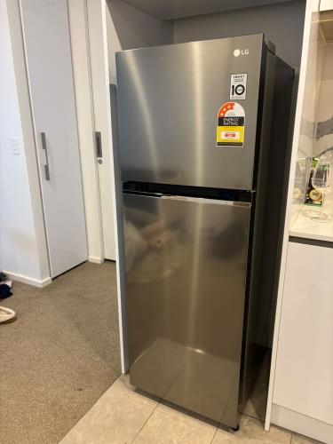 Second-hand LG 243L Top Mount Fridge