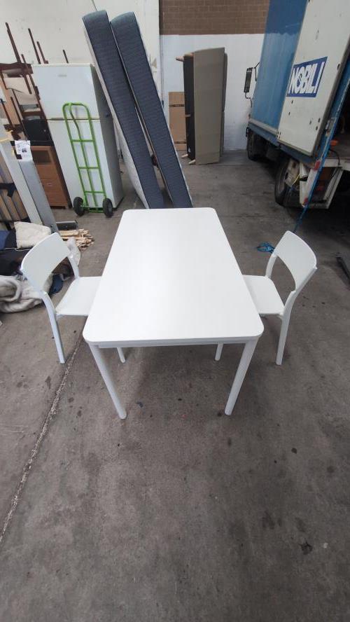 Second-hand Dining Table with 2 Chairs - Photo 1)