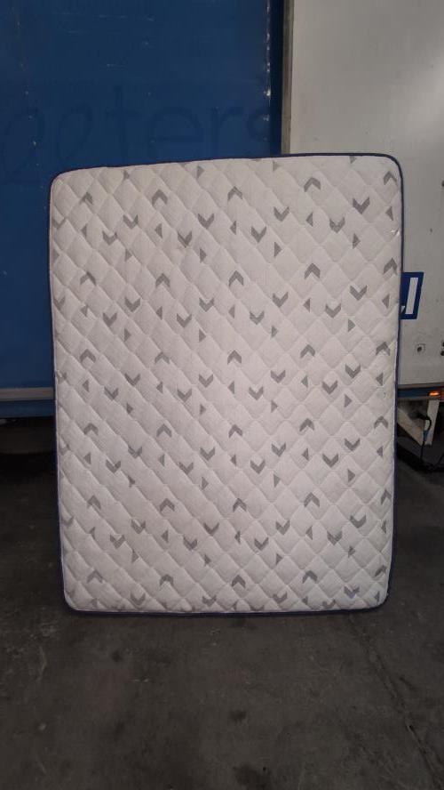 Second-hand Queen Size Mattress - Photo 1)
