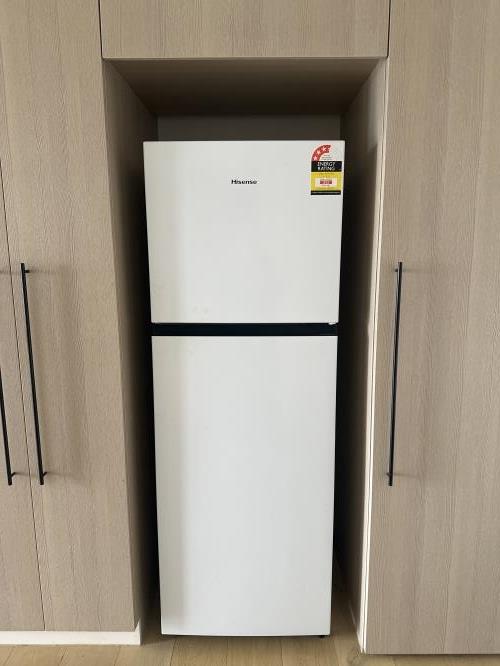 Second-hand Hisense 326L Top Mount Fridge