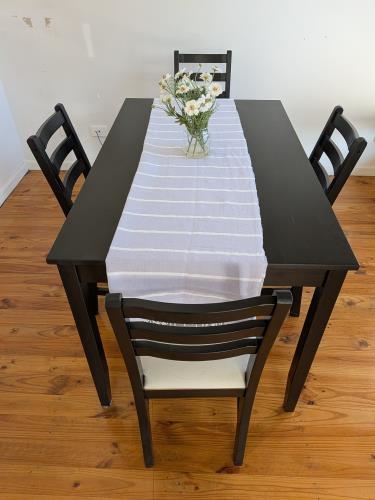 Second-hand Dining Table with 4 Chairs - Photo 1)