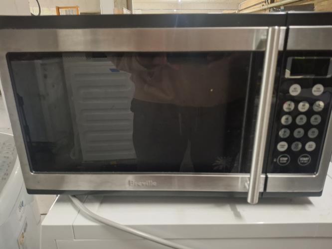 Second-hand Breville Microwave - Photo 1)