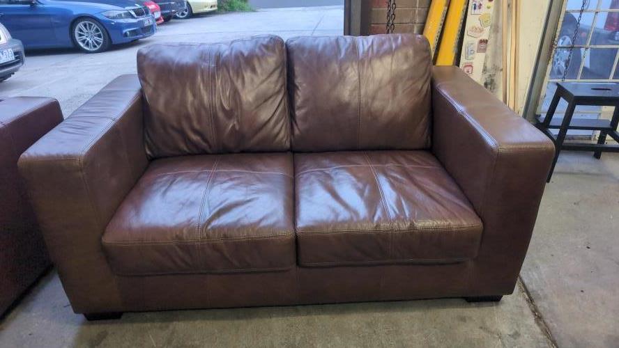 Second-hand Stunning Two Seater Sofa - Photo 1)