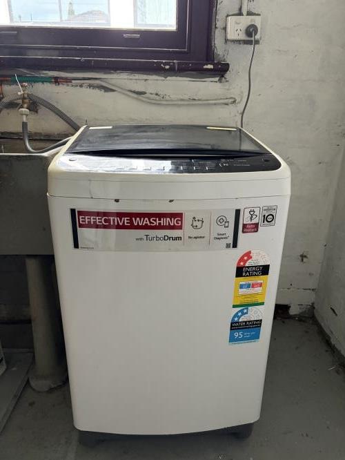Second-hand LG 6.5kg Top Load Washing Machine - Photo 1)