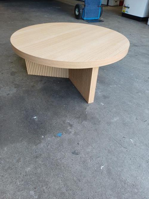 Second-hand Coffee Table - Photo 1)