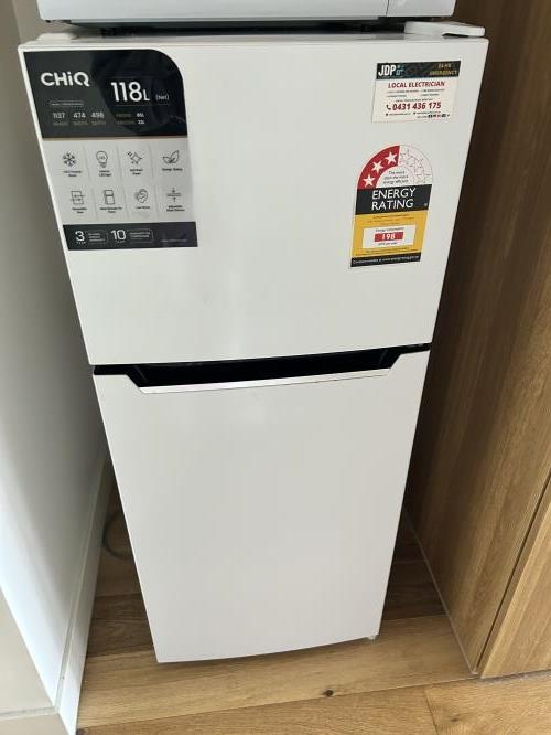 Second-hand Chiq 118L Top Mount Fridge - Photo 1)