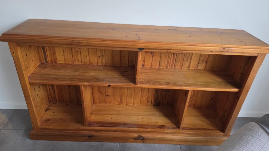 Second-hand Sturdy Bookcase - Photo 1)