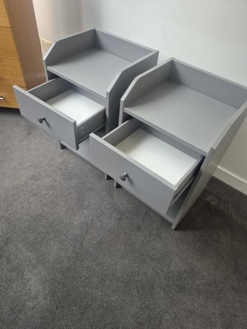 Second-hand Pair of Bedside Tables - Photo 1)