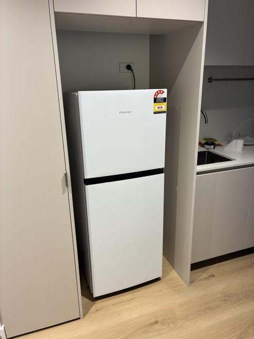 Second-hand Hisense 205L Top Mount Fridge