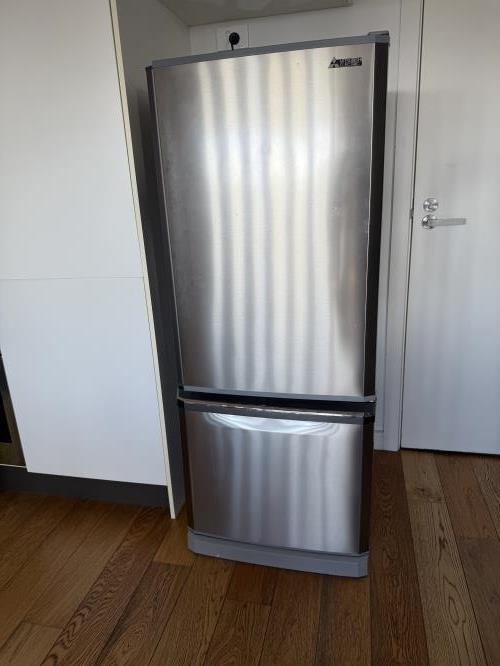 Second-hand Mitsubishi 325L Bottom Mount Fridge