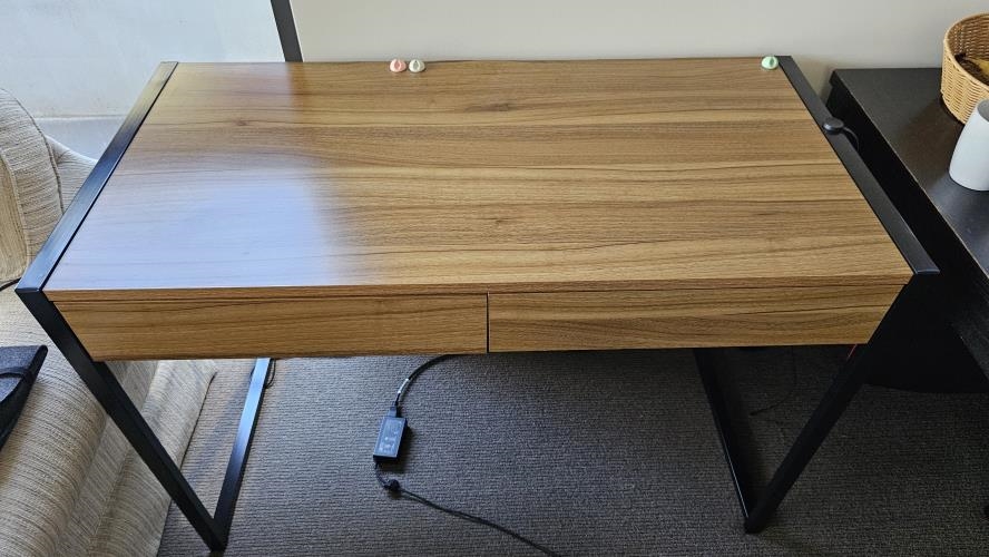 Second-hand Desk - Photo 1)