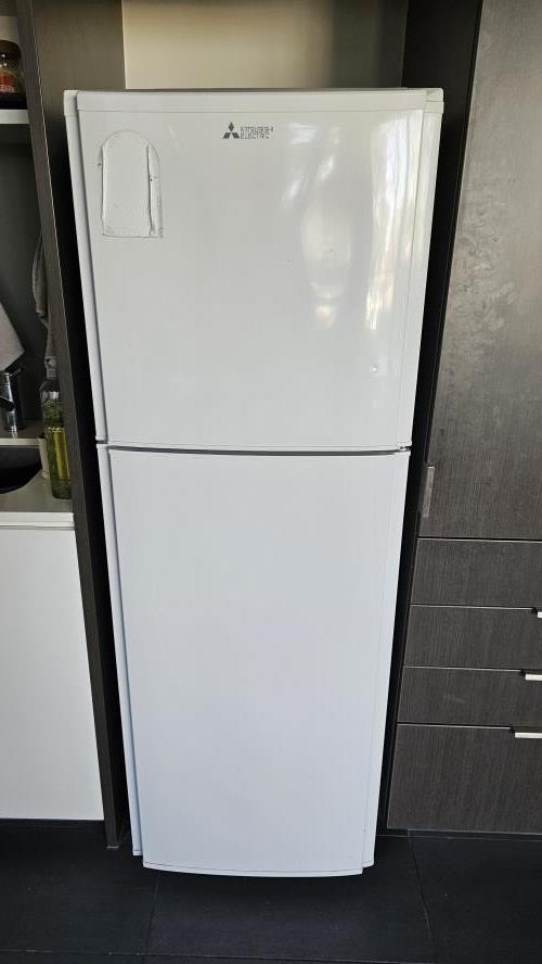 Second-hand Mitsubishi 260L Top Mount Fridge - Photo 1)
