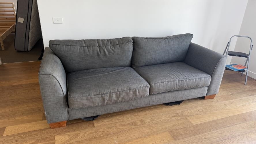 Second-hand Three Seater Sofa - Photo 1)