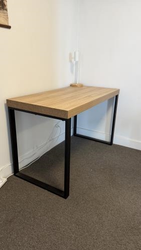 Second-hand Desk - Photo 1)