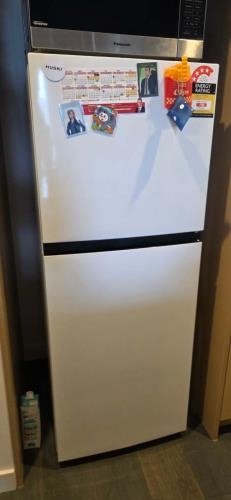 Second-hand Hisense 205L Top Mount Fridge - Photo 1)