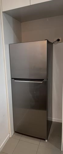 Second-hand Chiq 202L Top Mount Fridge - Photo 1)