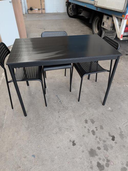 Second-hand IKEA Dining Table with 3 Chairs - Photo 1)