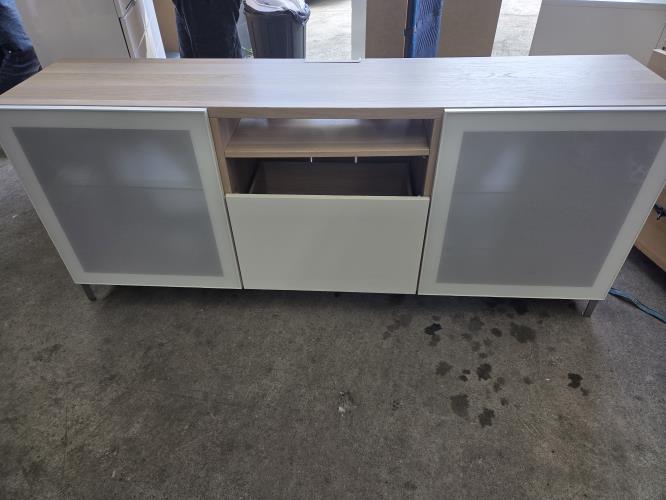 Second-hand TV Table - Photo 1)