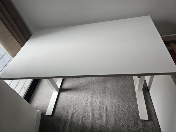 Second-hand IKEA BEKANT Height-Adjustable Desk (Manual Height Adjust) - Photo 1)