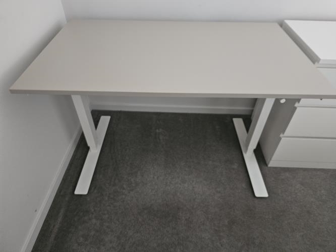 Second-hand IKEA Height-Adjustable Desk - Photo 1)