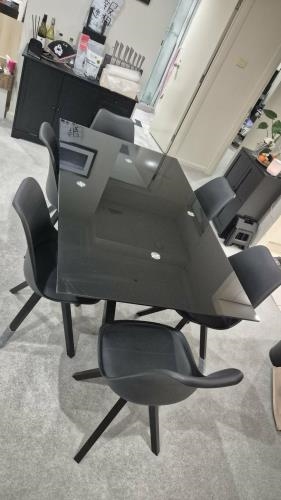 Second-hand Dining Table with 6 Chairs - Photo 1)
