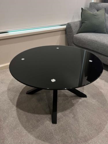 Second-hand Coffee Table - Photo 1)