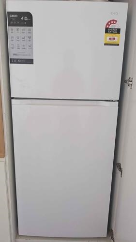 Second-hand Chiq 410L Top Mount Fridge - Photo 1)