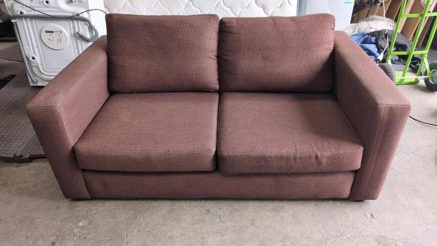 Second-hand Couch - Photo 1)