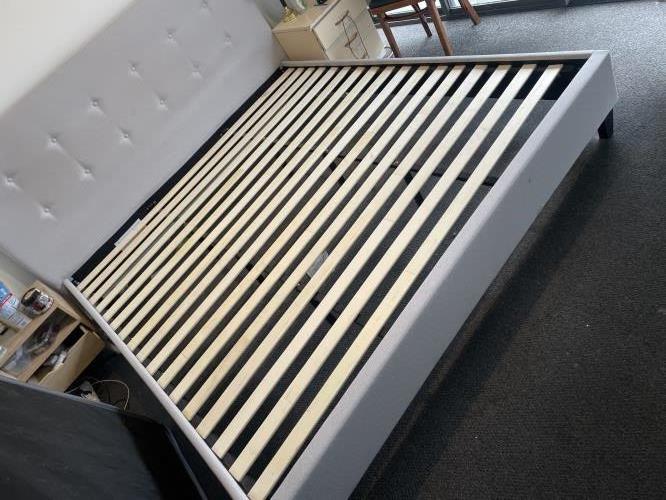 Second-hand King Size Bed Frame - Photo 1)