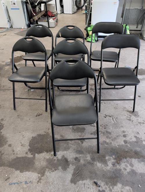 Second-hand Set of 7 Black Foldable Chairs - Photo 1)