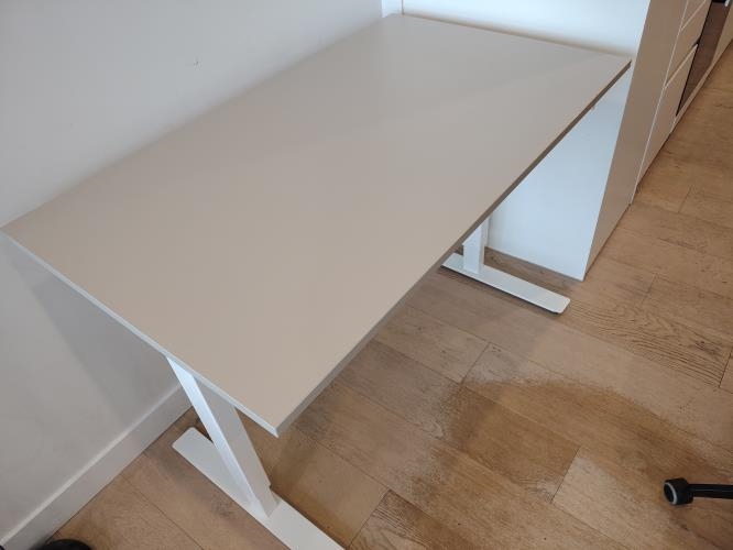 Second-hand IKEA Height-Adjustable Desk - Photo 1)