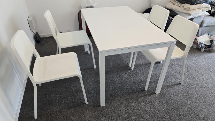 Second-hand IKEA Dining Table with 4 Chairs - Photo 1)