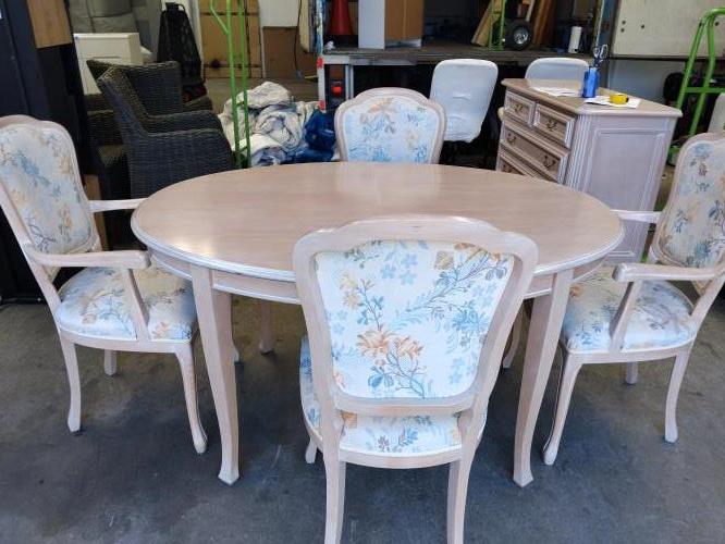 Second-hand Extendable Dining Table with 4 Chairs - Photo 1)